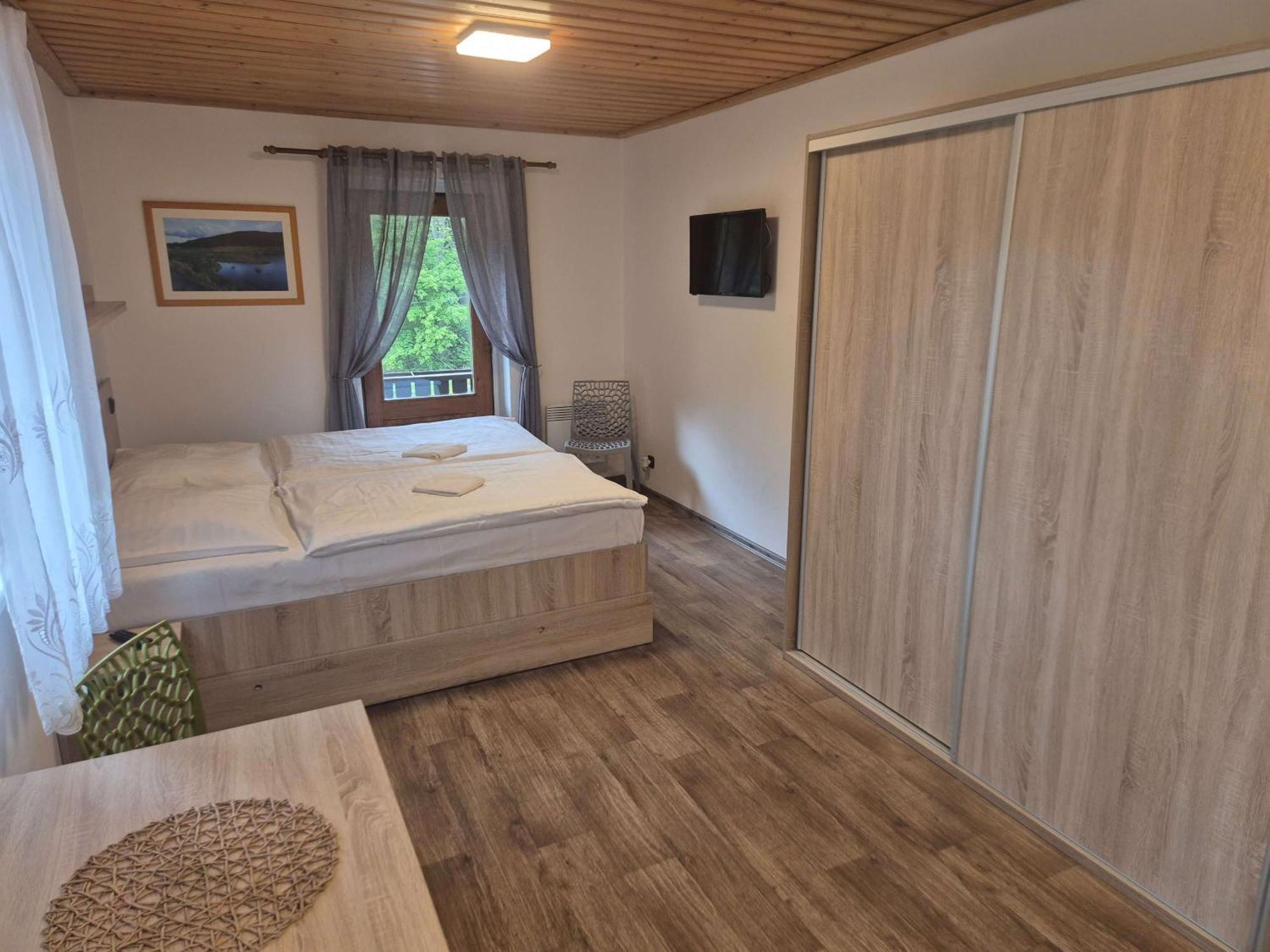 Penzion Hubert Mikulov v Krusnych Horach Экстерьер фото