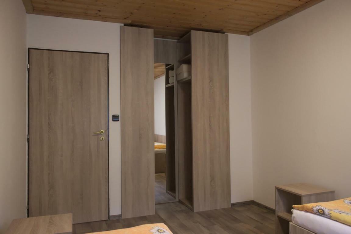 Penzion Hubert Mikulov v Krusnych Horach Экстерьер фото